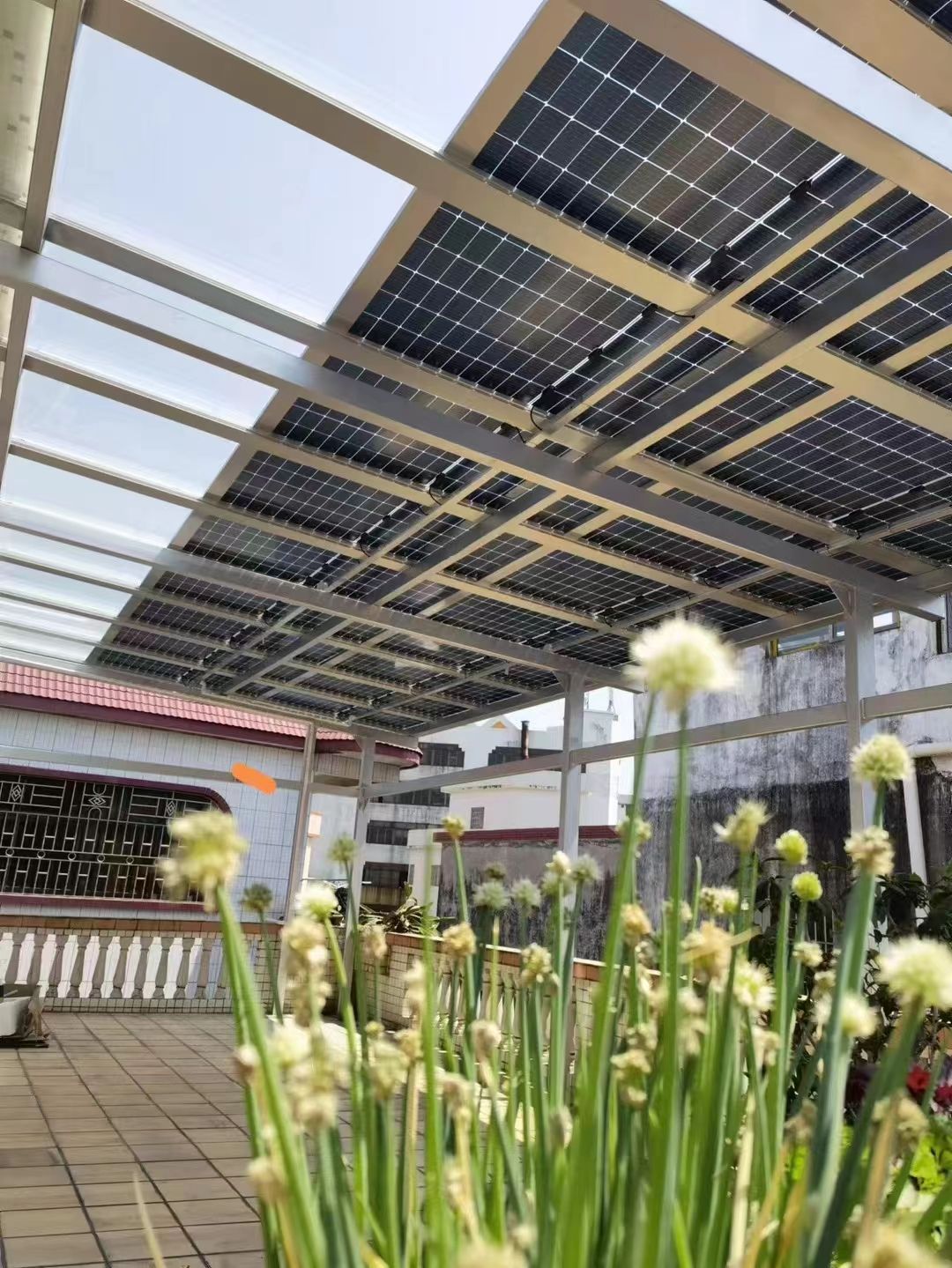 项城别墅家用屋顶太阳能发电系统安装